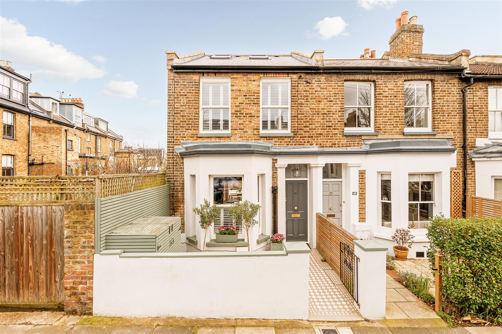 4 bedroom end terrace house for sale 0