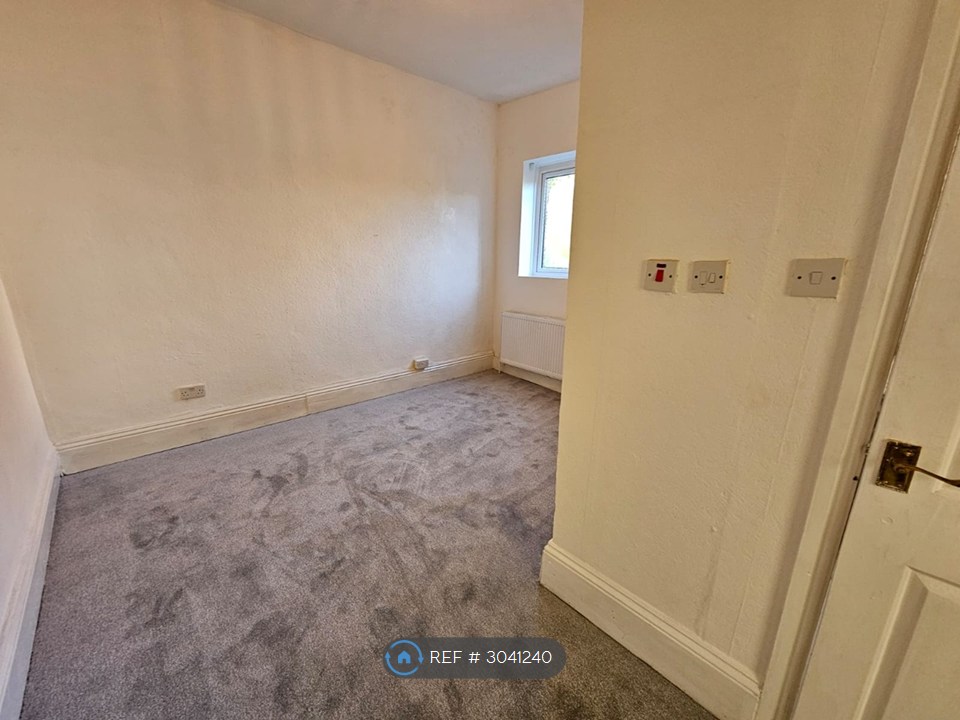 Flat, Wellington Street West, Salford photo 5