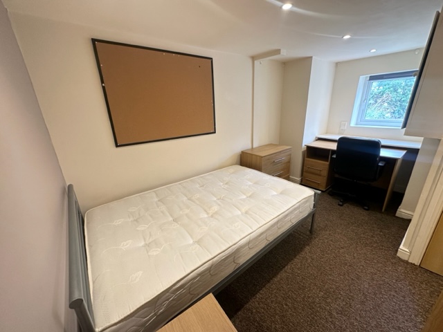 Wrangthorn Terrace Hyde Park, Leeds photo 3