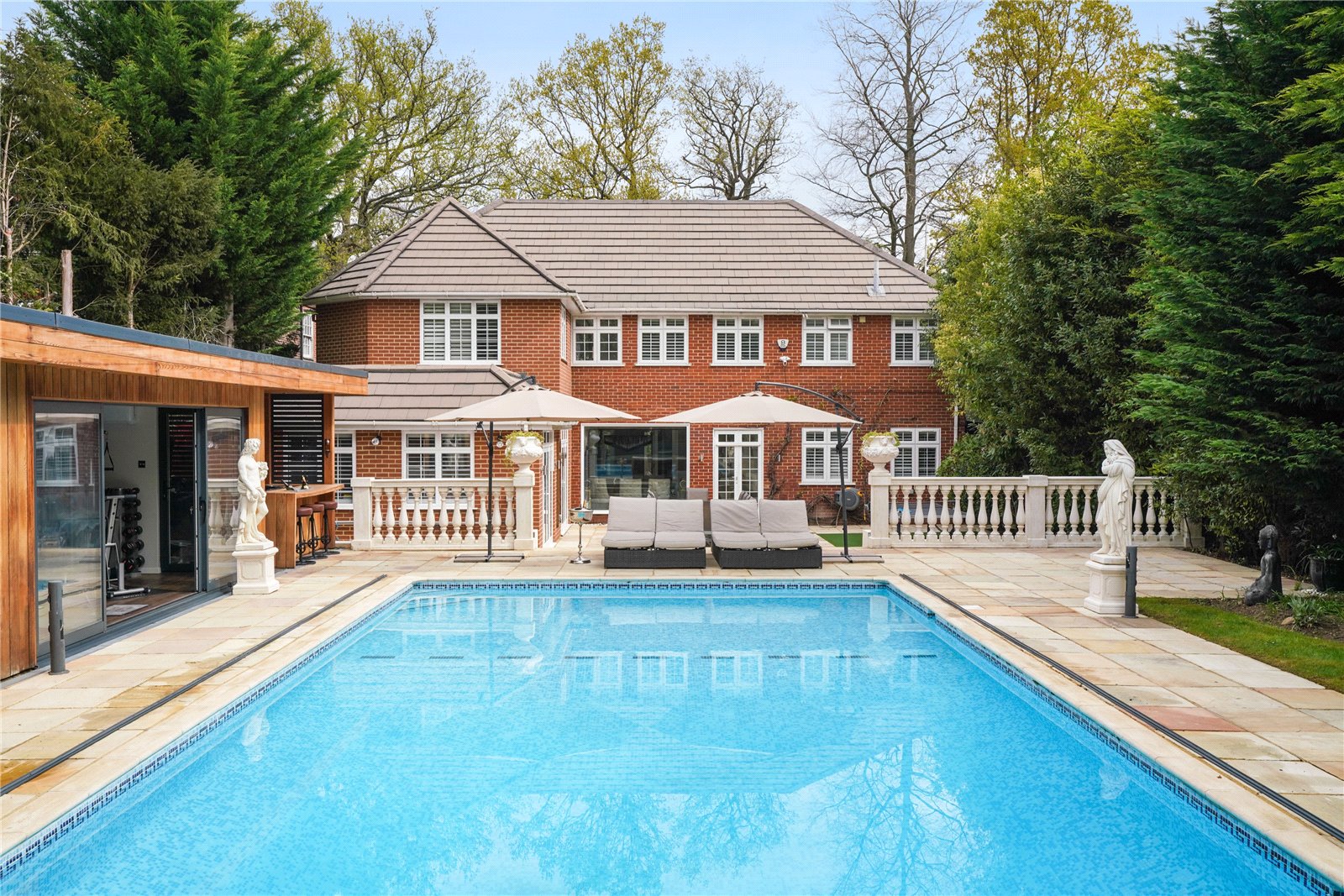 5 bedroom detached house for sale 0