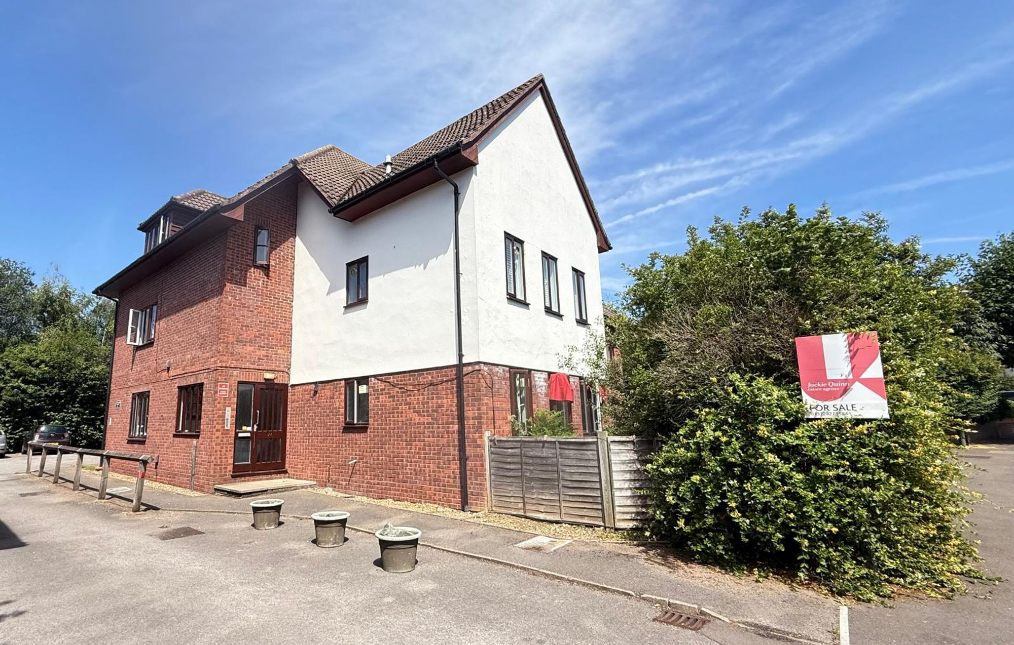 Flat 2, Randolph Court, Leatherhead photo 4
