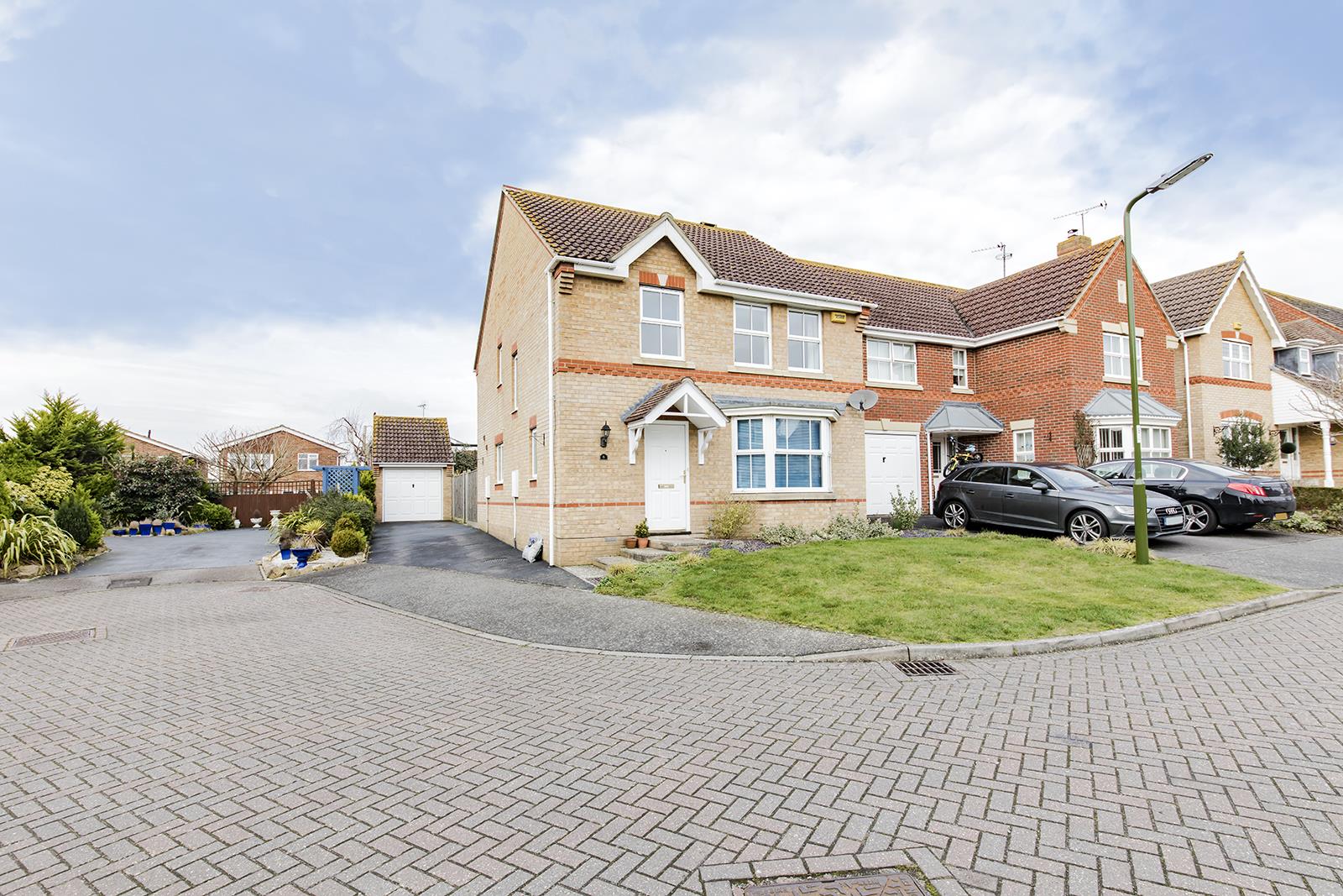 Free property report 6 Hollyacres, Durrington, Worthing, BN13 3TD Chimnie