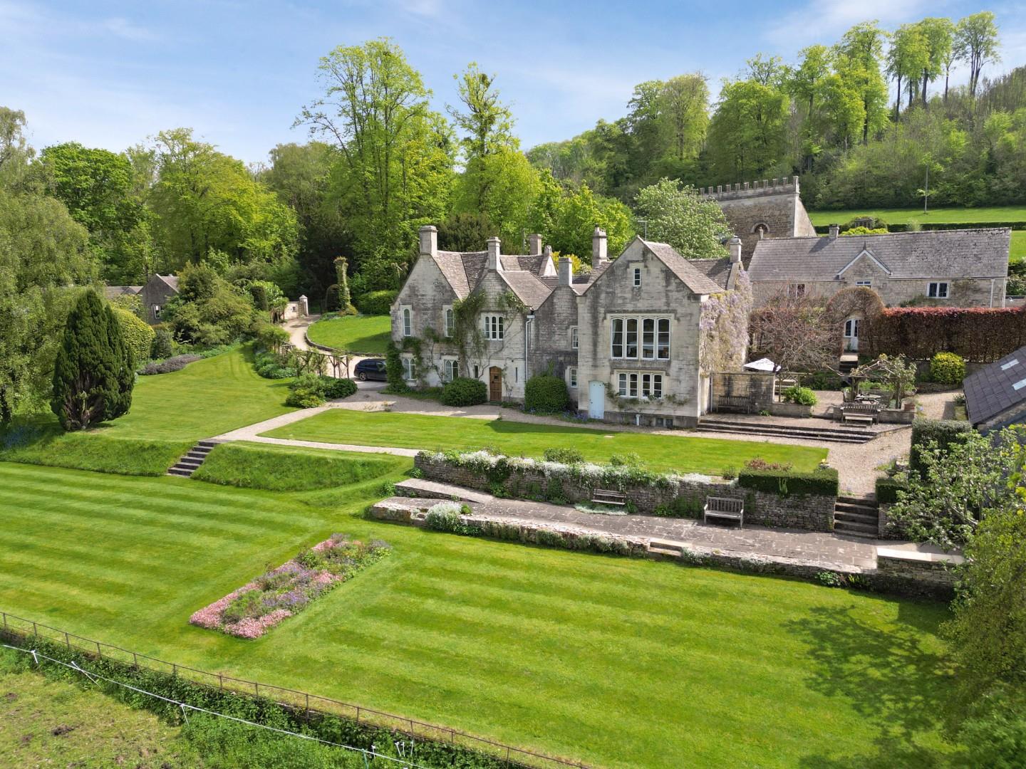 6 bedroom detached house for sale 0