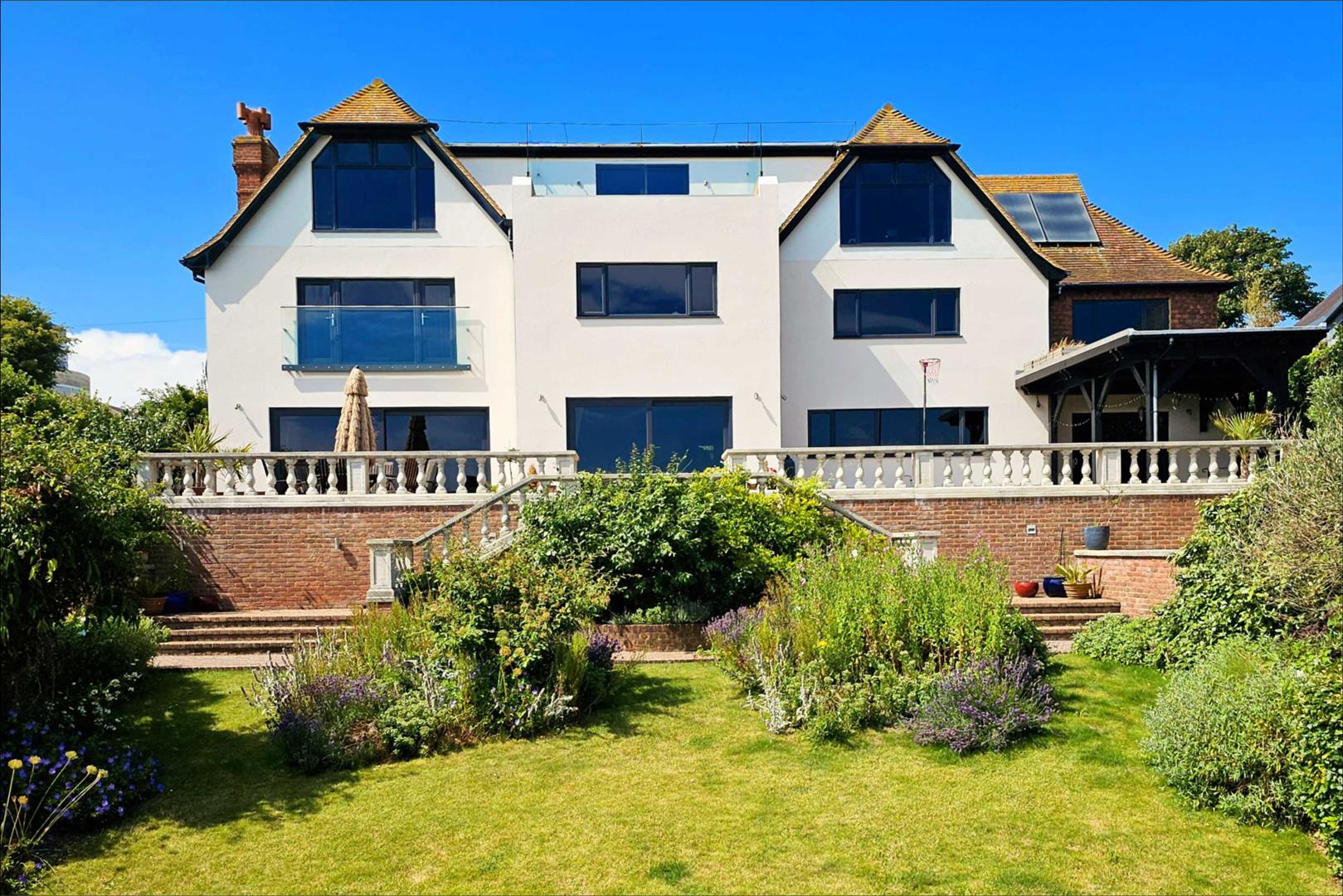 6 bedroom detached house for sale 0
