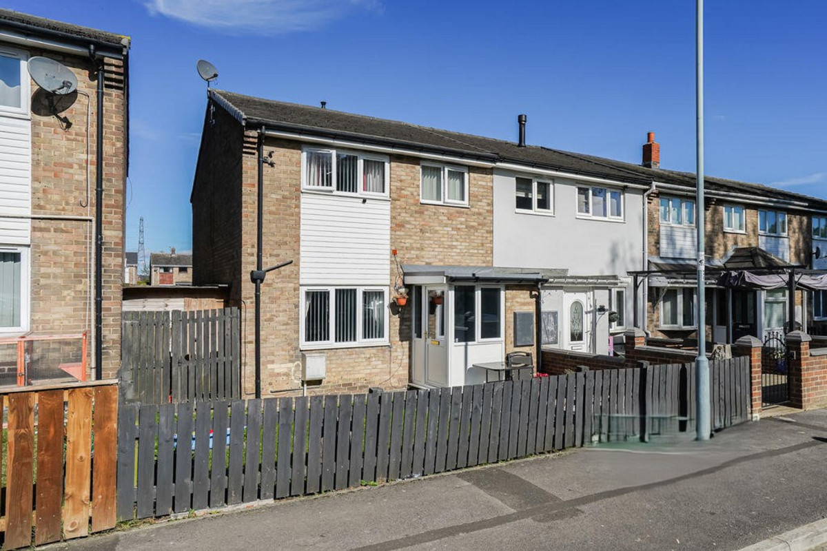 3 bed terraced house for sale