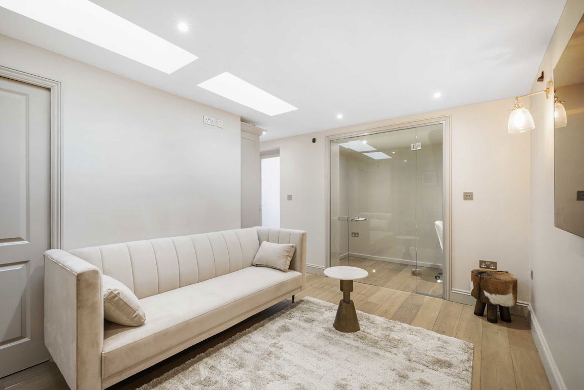 3 bedroom maisonette for sale 0