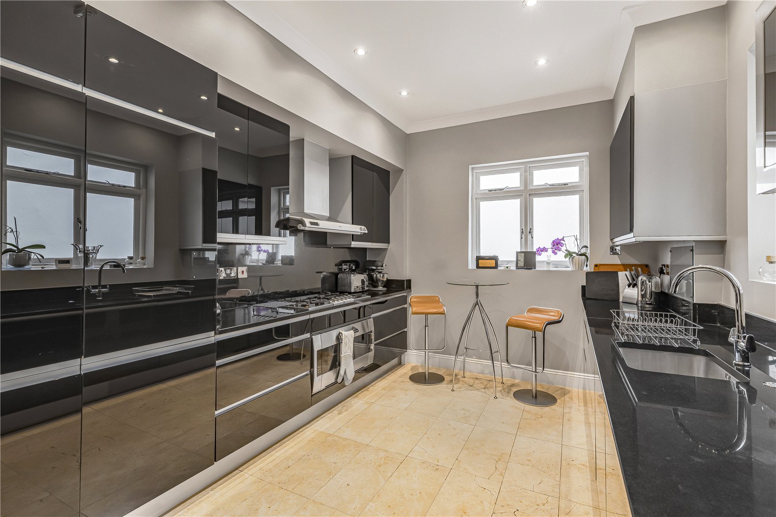 2 bedroom flat for sale 0