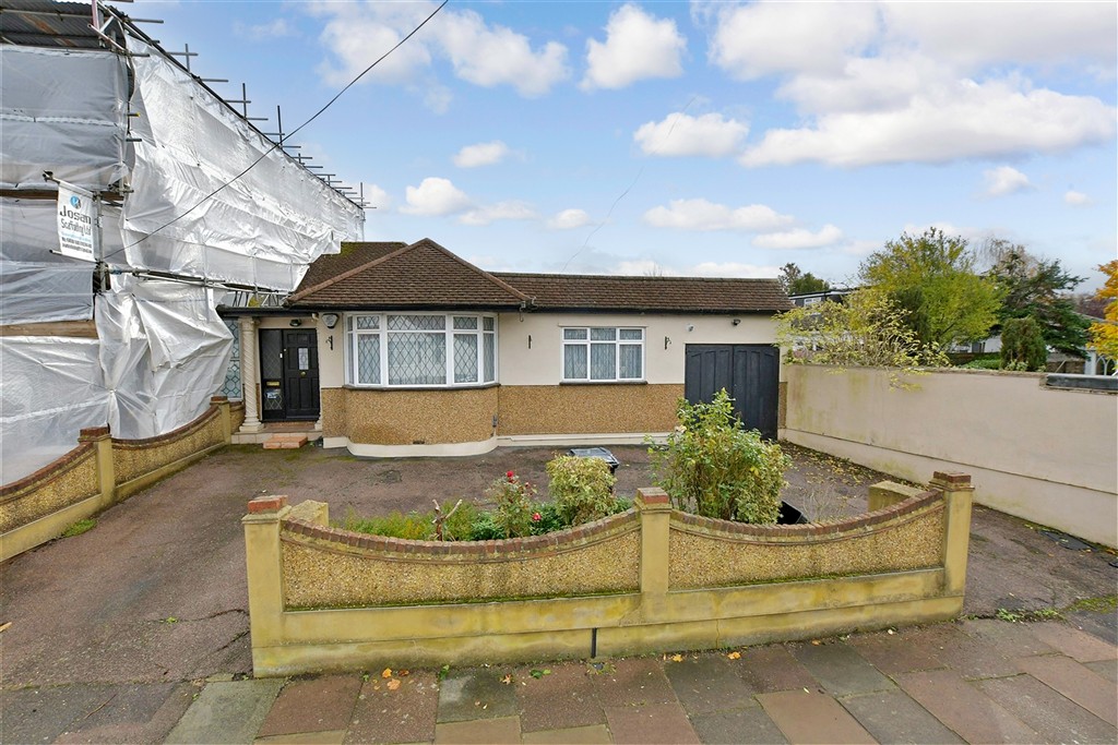 3-bed other on Cheriton Avenue, Ilford, £450,000