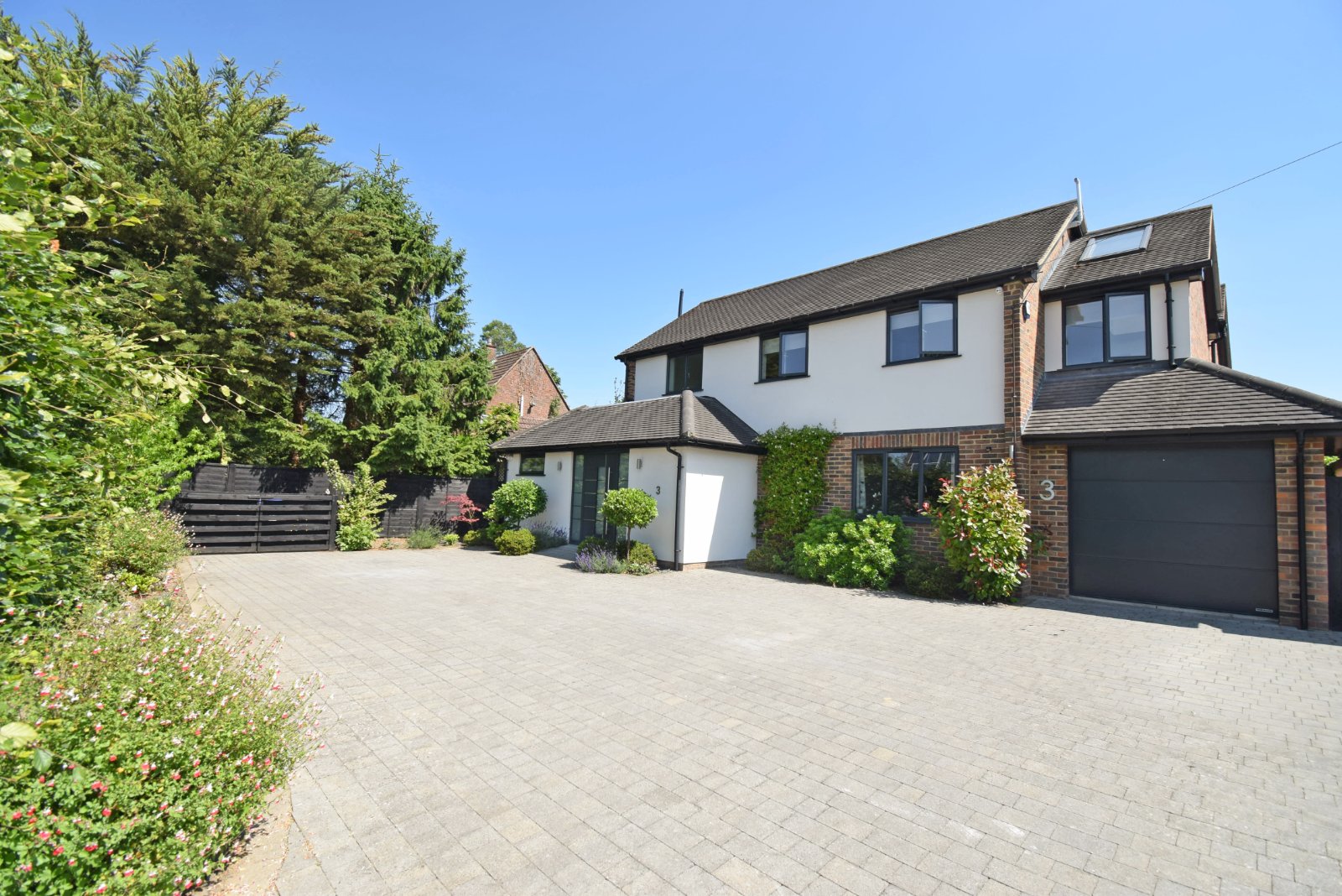 5 bedroom detached house for sale 0