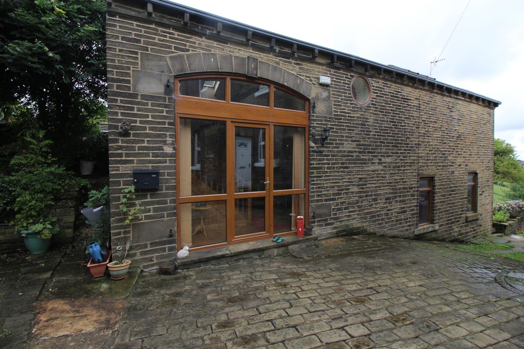 Free property report North Cliffe Coach House, Cliffe Lane, Thornton ...