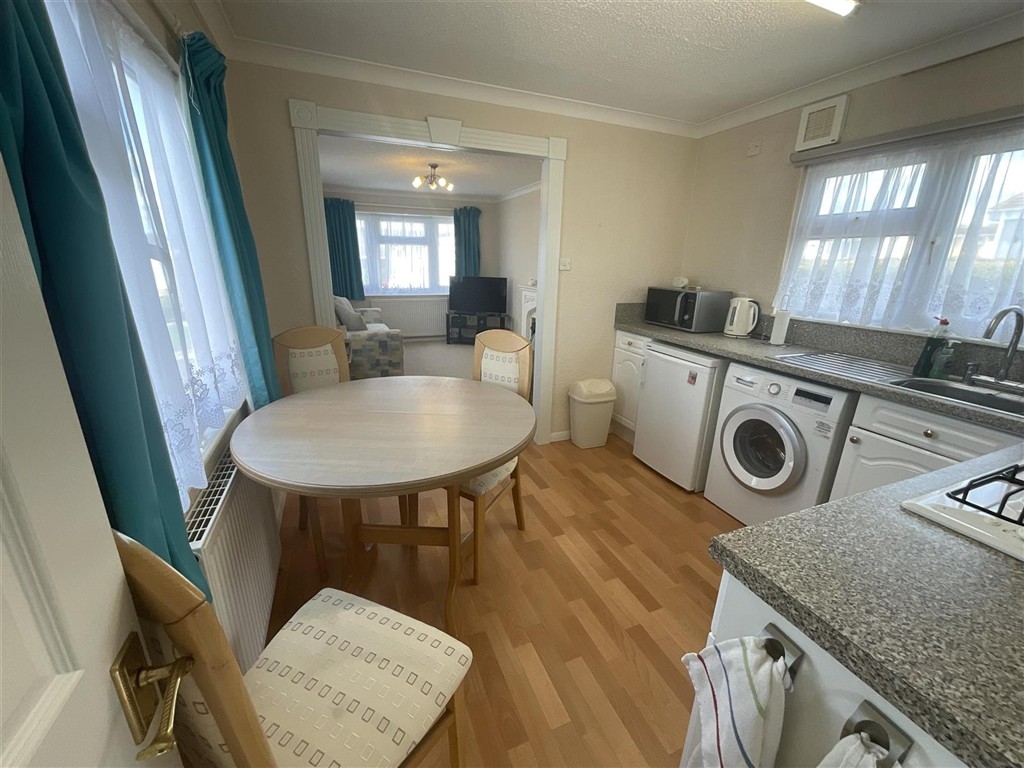 2-bed caravan on Lower Dunton Road Dunton, Brentwood, £90,000