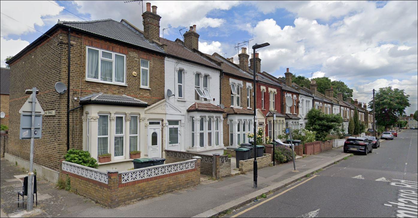 4 bedroom terraced house for sale in London