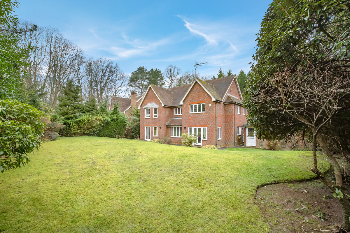 5 bedroom detached house for sale 0
