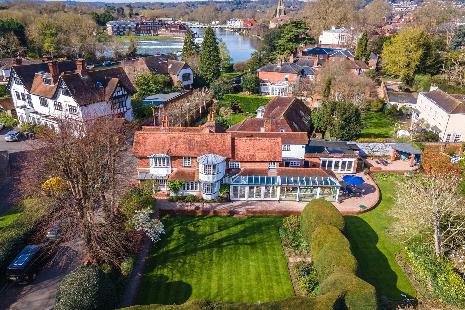 6 bedroom detached house for sale 0