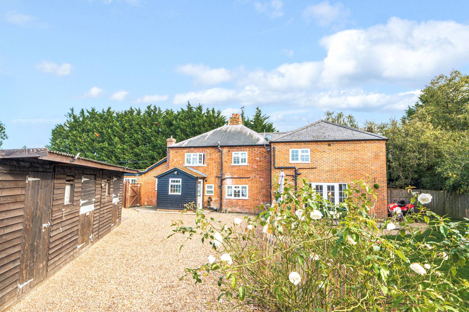 4 bedroom detached house for sale 0