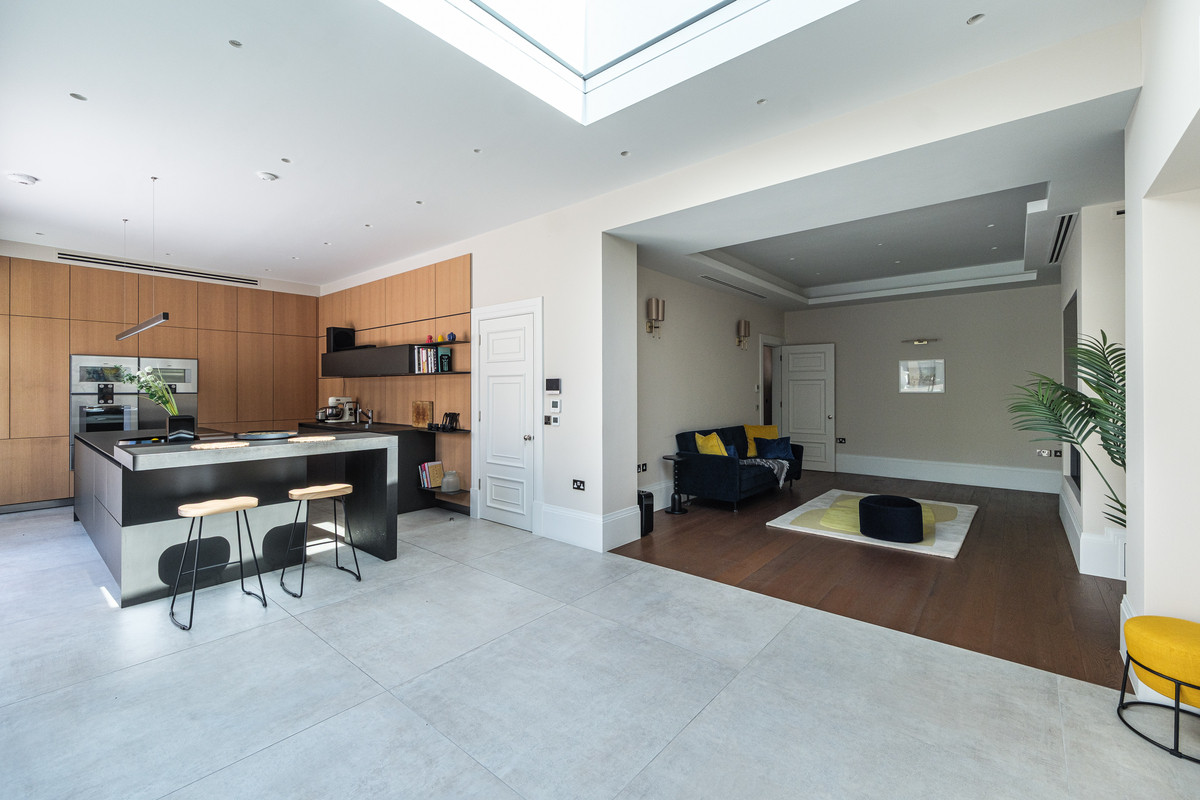 7 bedroom semi-detached house for sale 0