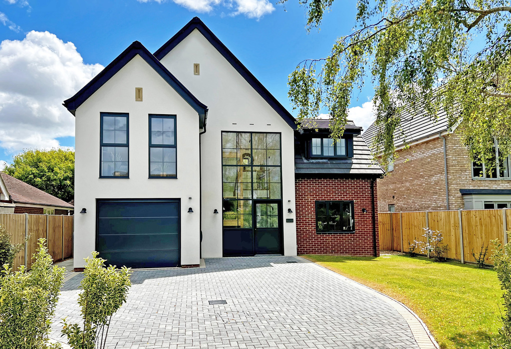 5 bedroom semi-detached house for sale