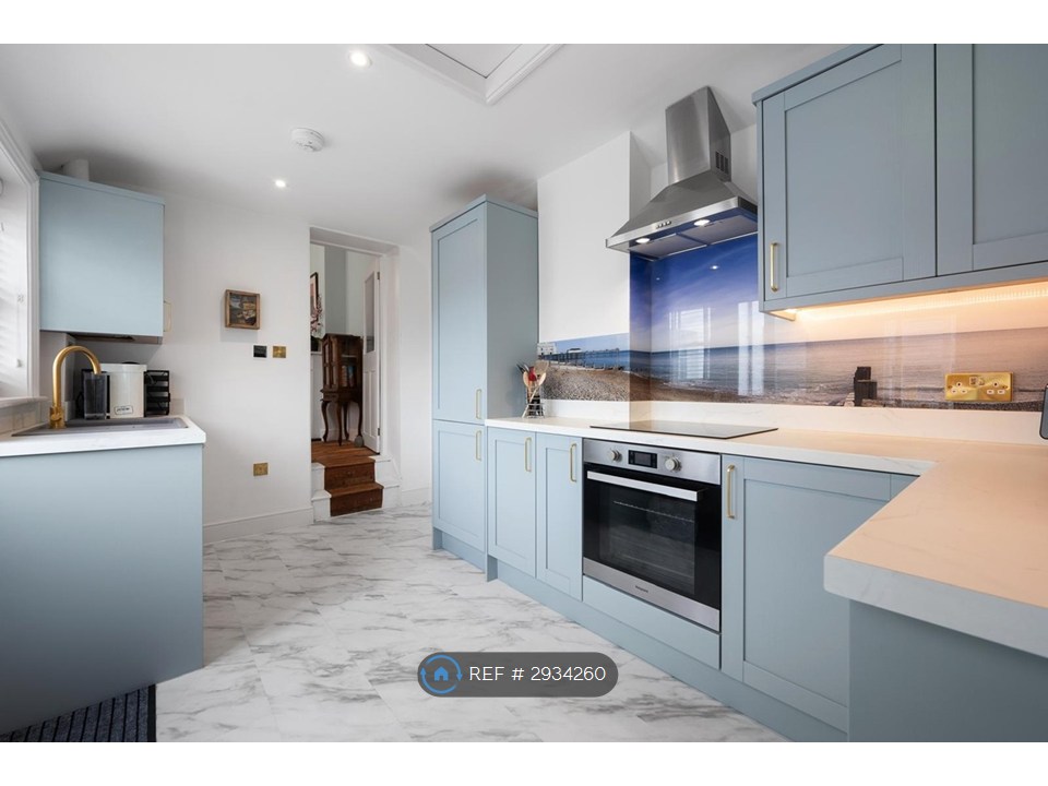 2-bed flat on West St, Bognor Regis Po21 1Xb, £1,700/mo