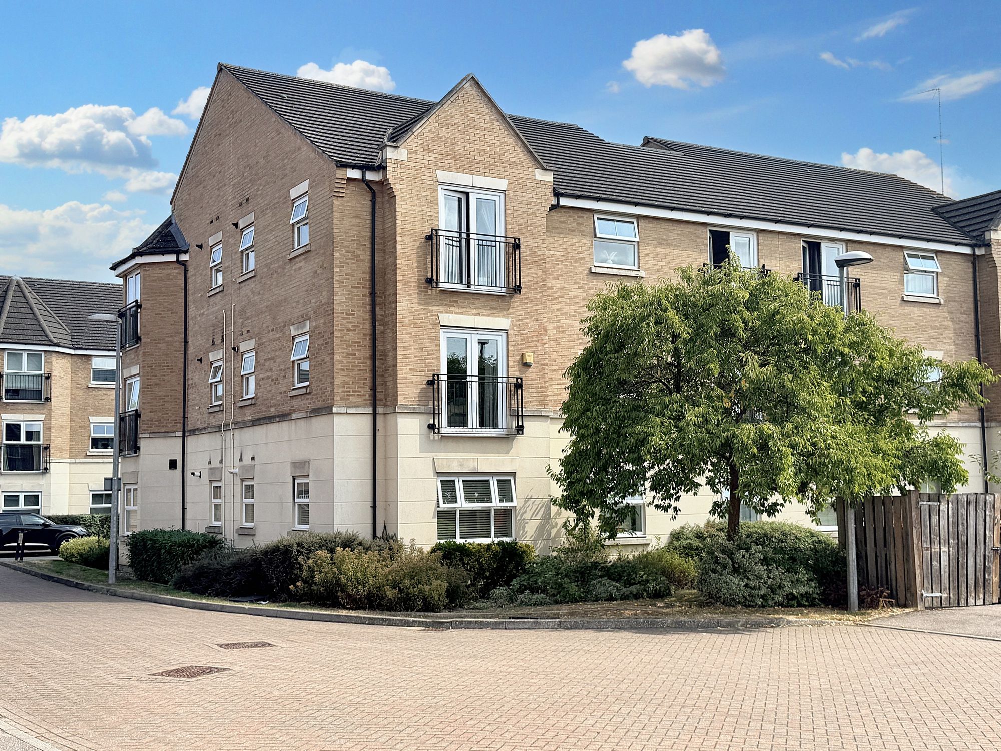 2-bed flat on 40 Reeve Close, Leighton Buzzard, £190,000