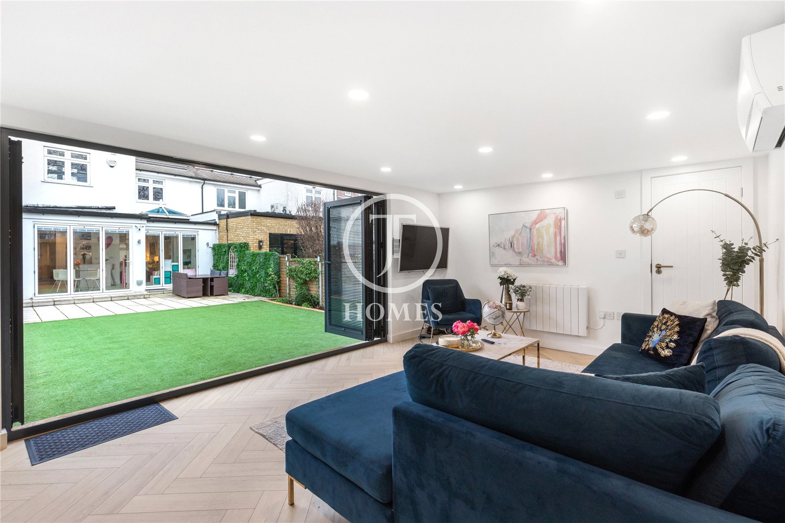 5 bedroom semi-detached house for sale 0