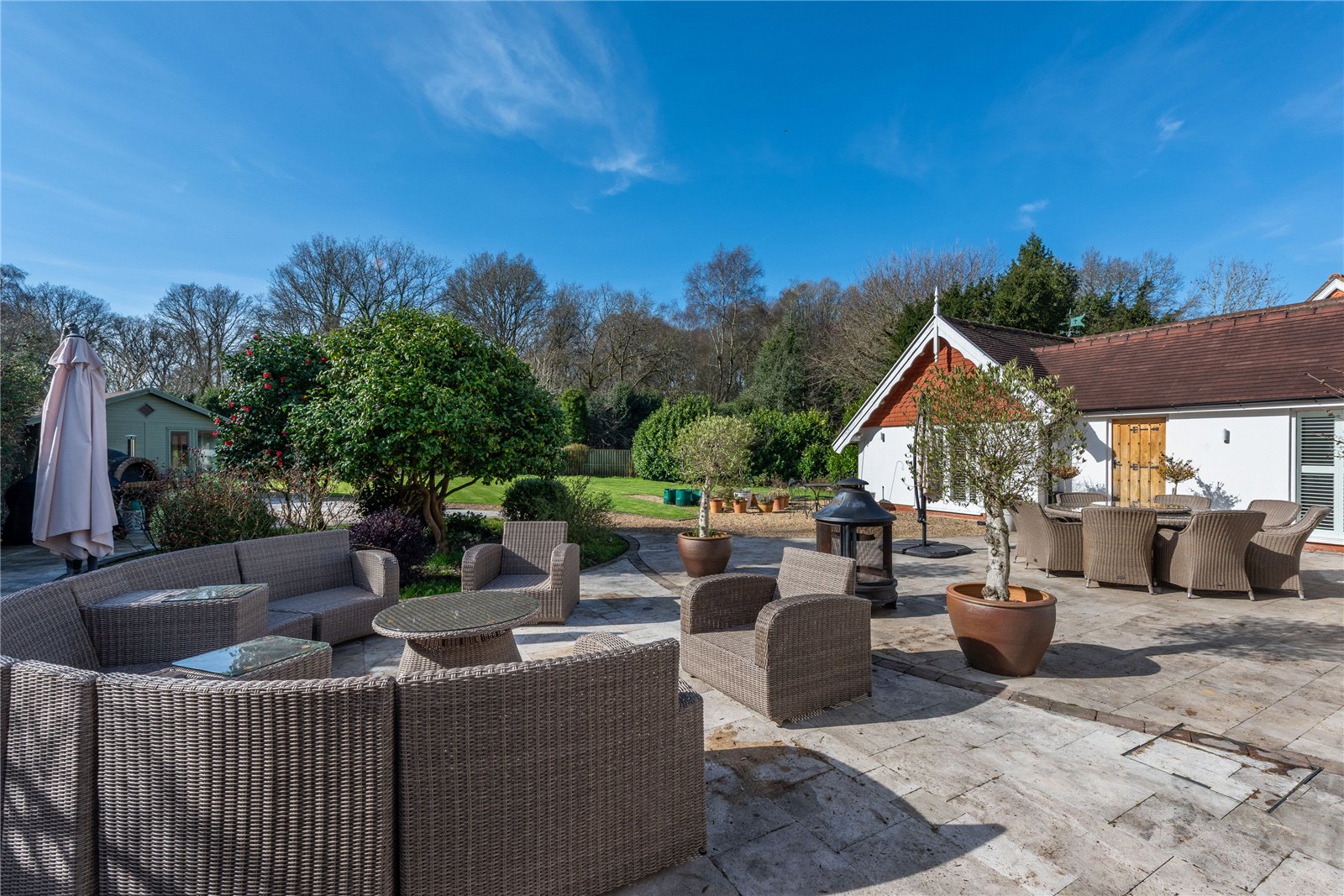 5 bedroom detached house for sale 0