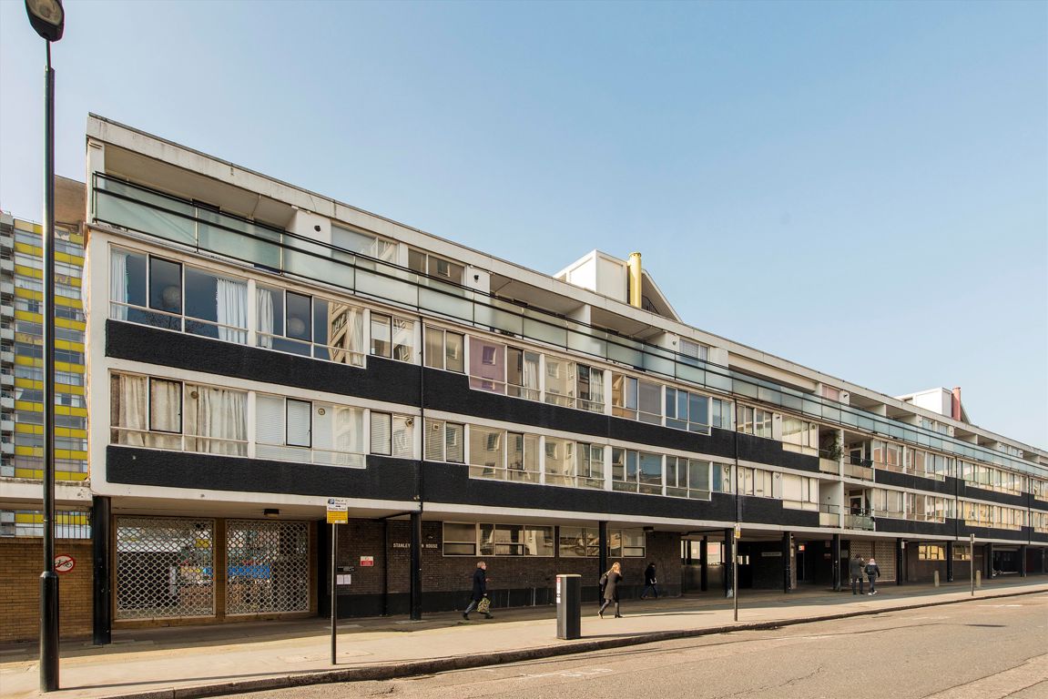 Studio flat on Flat 6, Stanley Cohen House, Golden Lane Estate, London, £2,058/mo