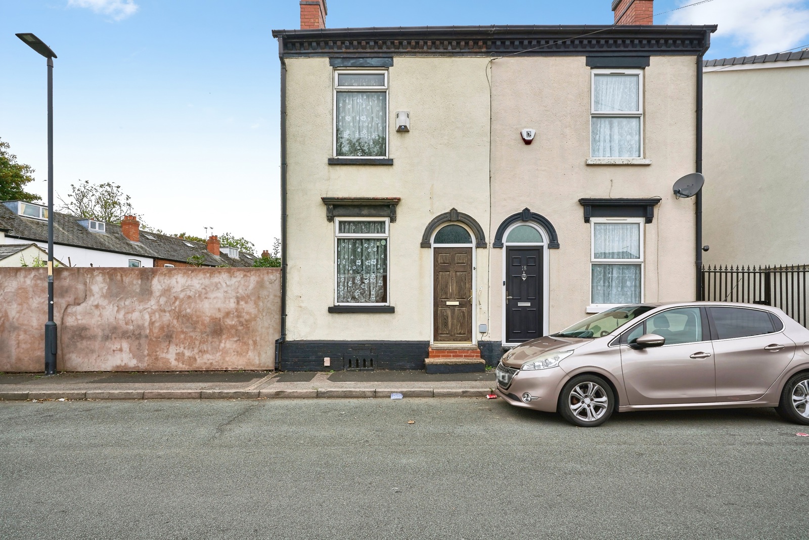 3 bed semi-detached house for sale