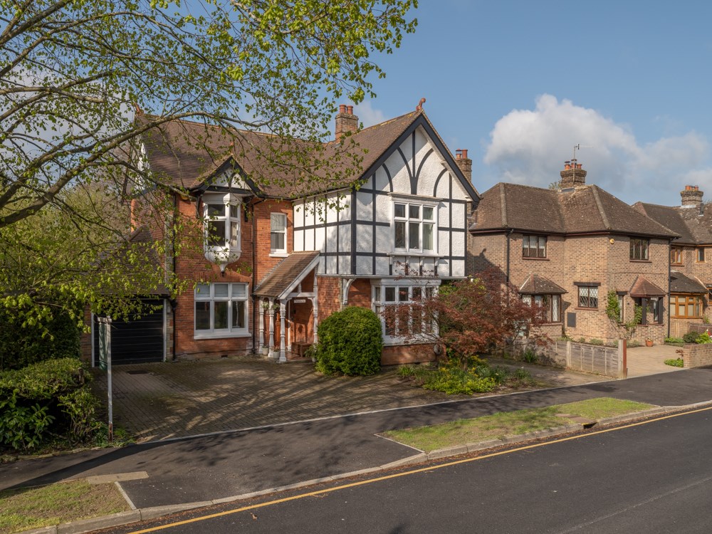 3 bedroom semi-detached house for sale in Rickmansworth