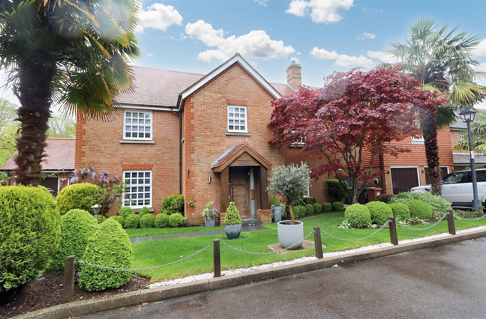 4 bedroom detached house for sale 0