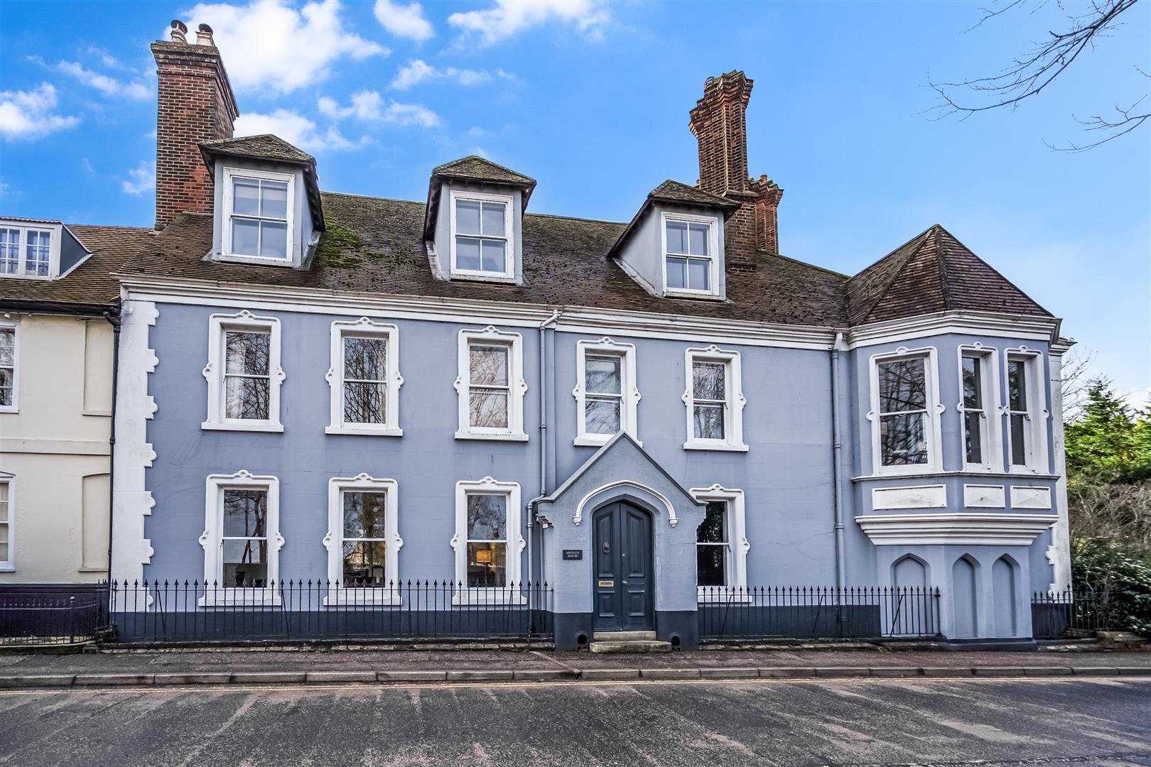 6 bedroom property for sale 0