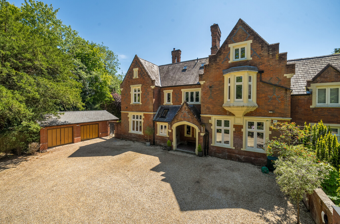 9 bedroom detached house for sale 0