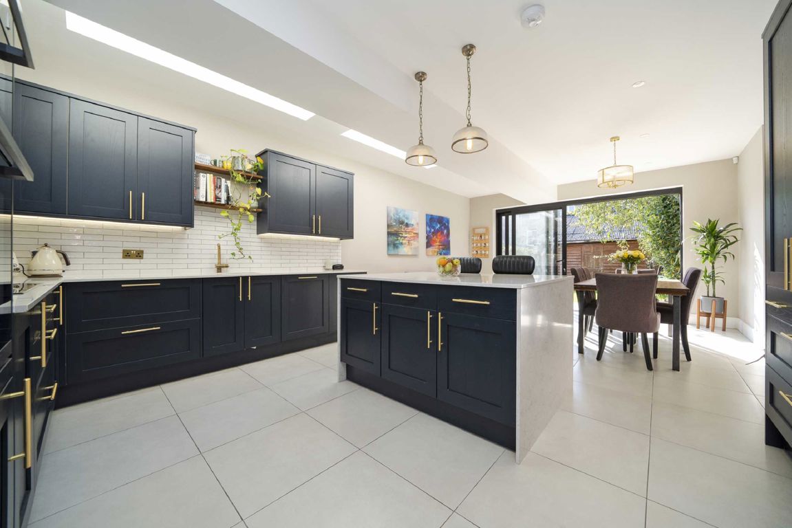 5 bedroom semi-detached house for sale 0