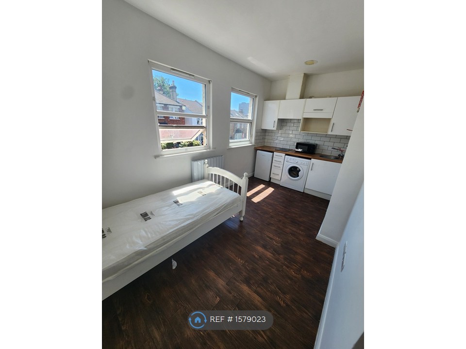 Flat, Carshalton Road, Sutton photo 3