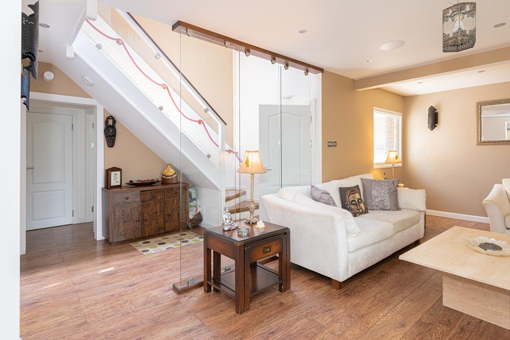 5 bedroom detached house for sale 0