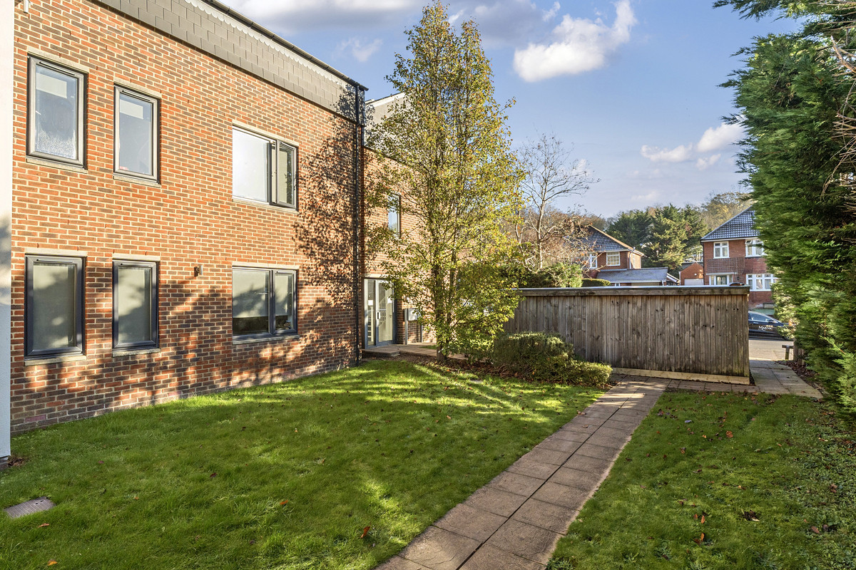 18 bedroom block of flats for sale 0