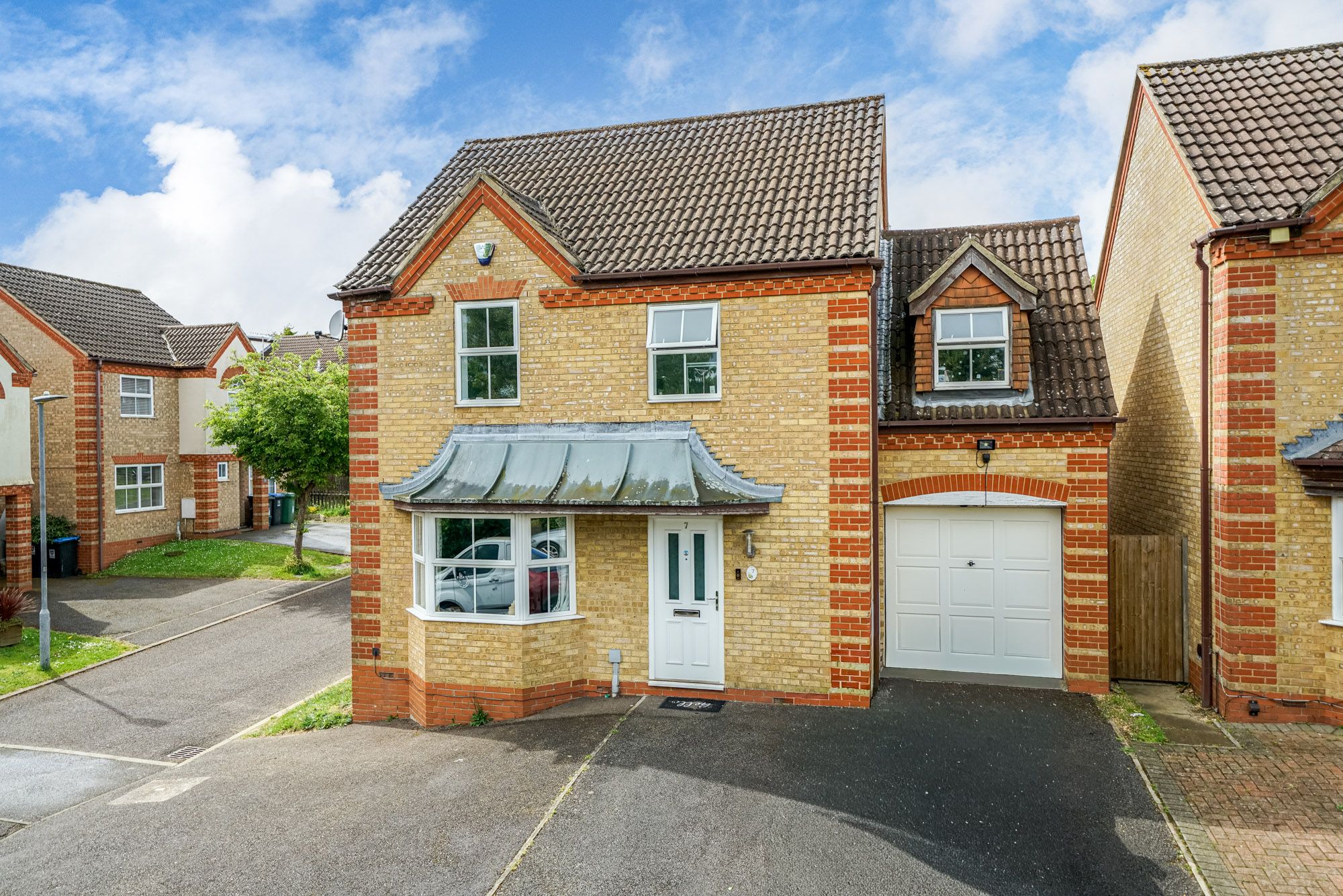 7 Jasmin Way, Hemel Hempstead photo 2
