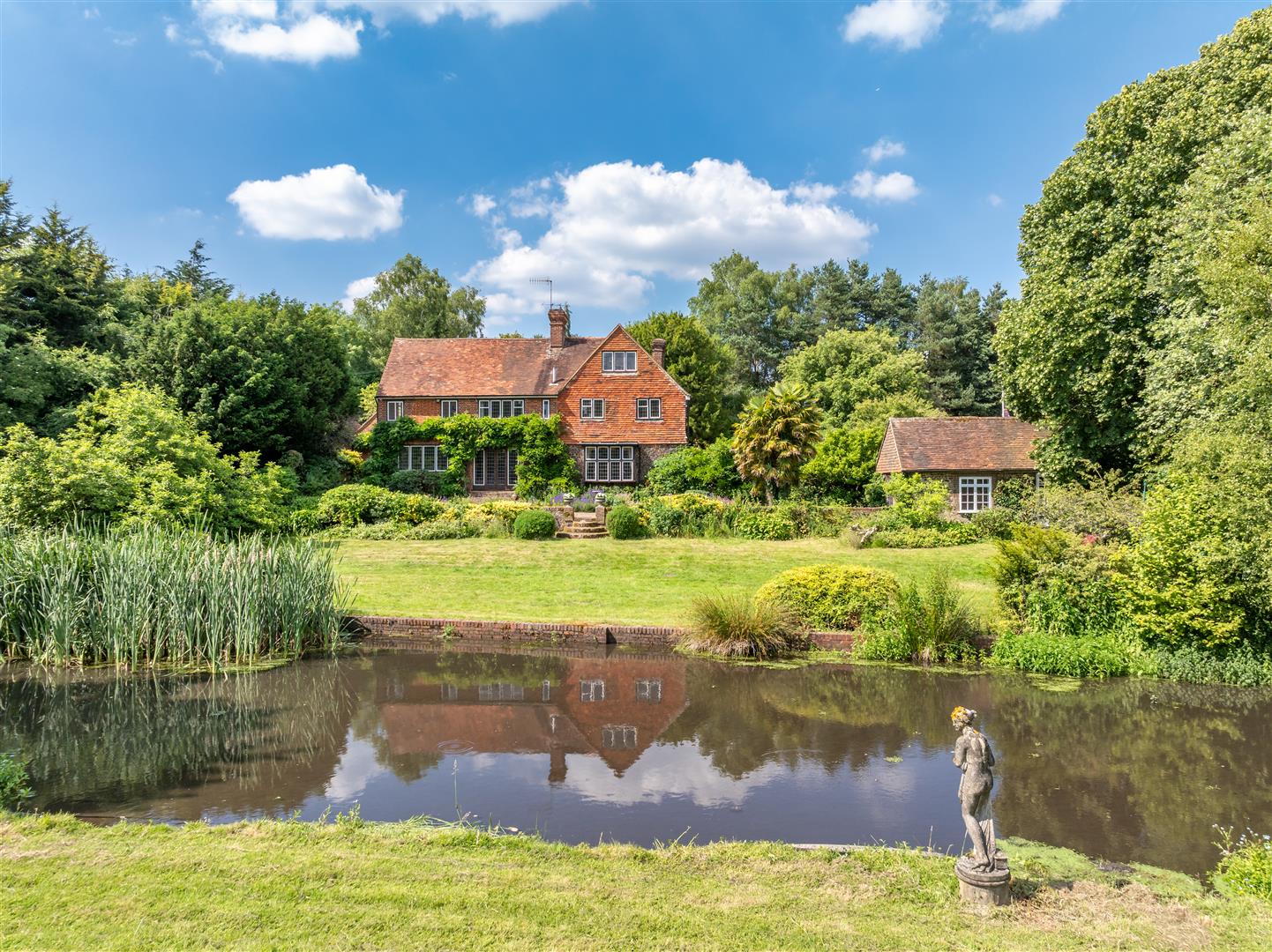 5 bedroom property for sale 0