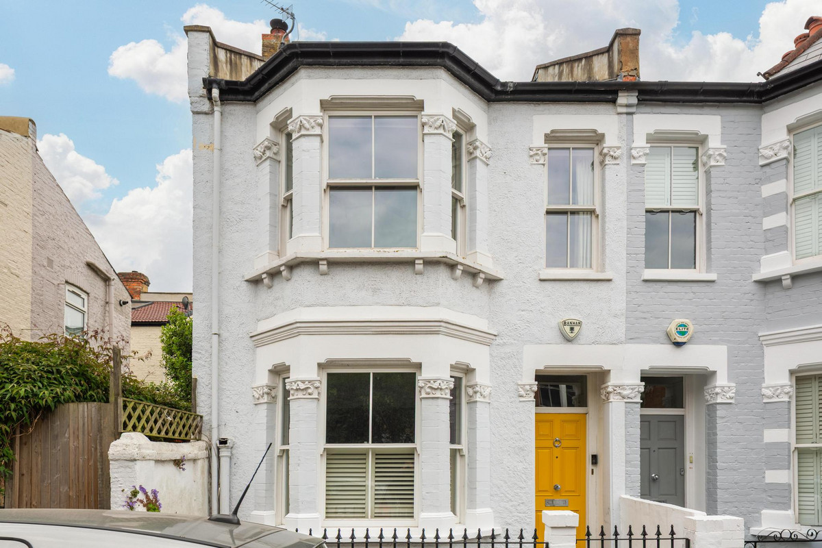 4 bedroom end terrace house for sale 0