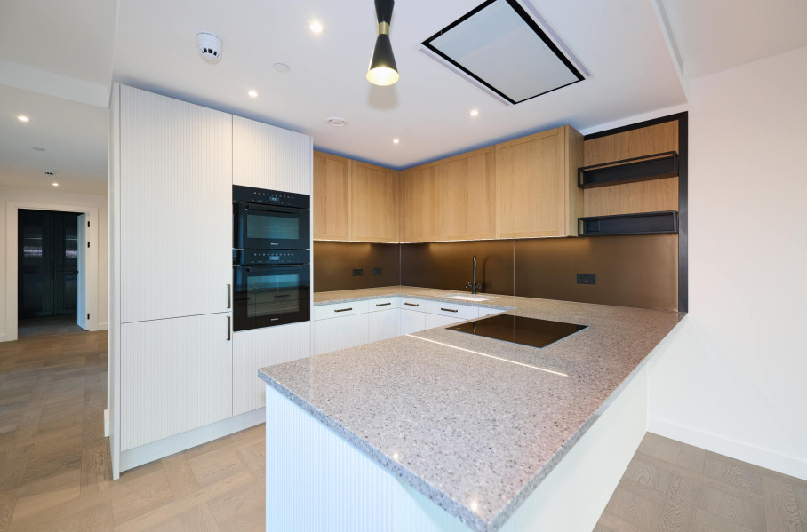 3-bed flat on Apartment 1703, Boxwood Gardens, London, £5,500/mo