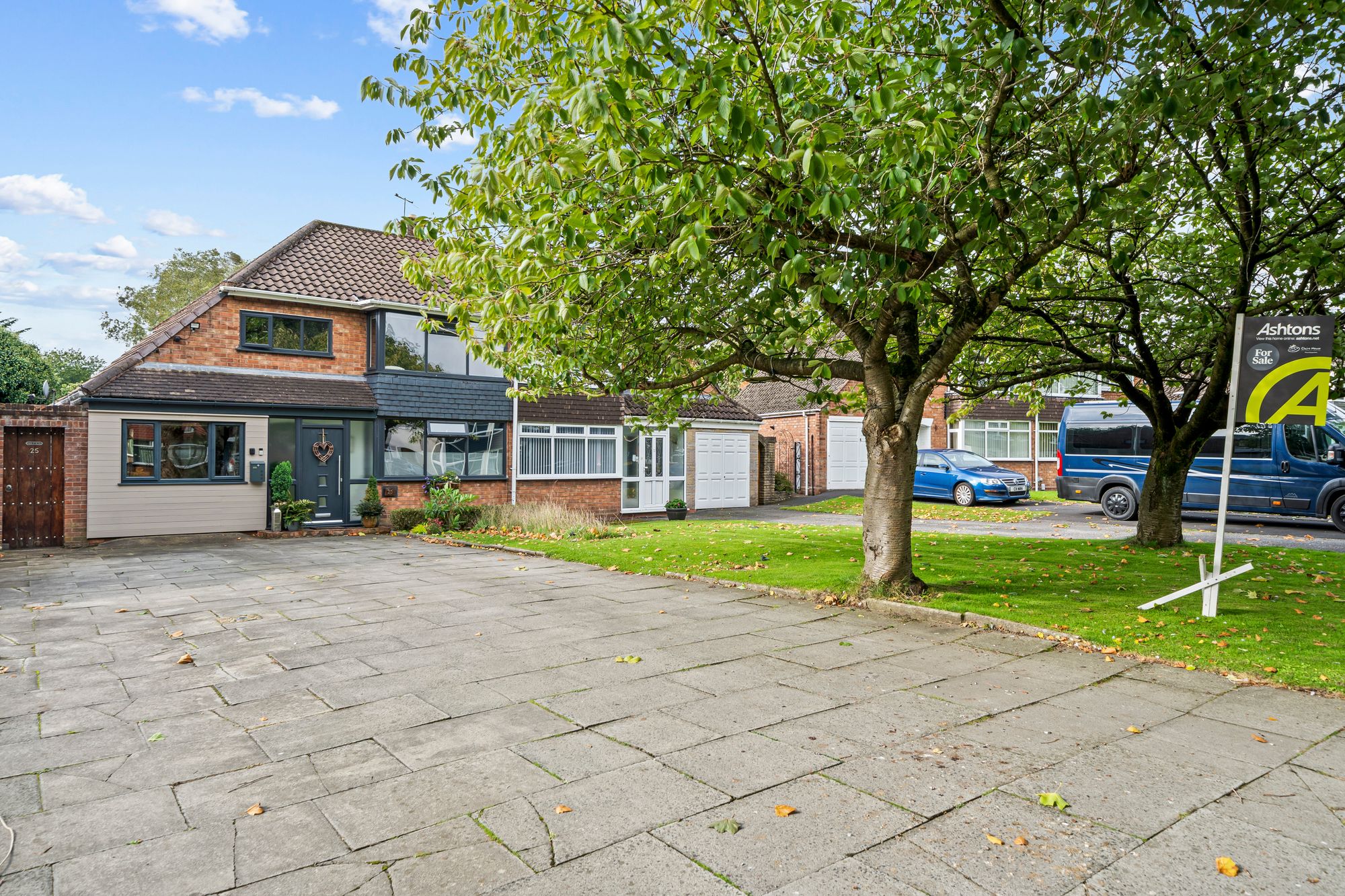 4 bed semi-detached house for sale