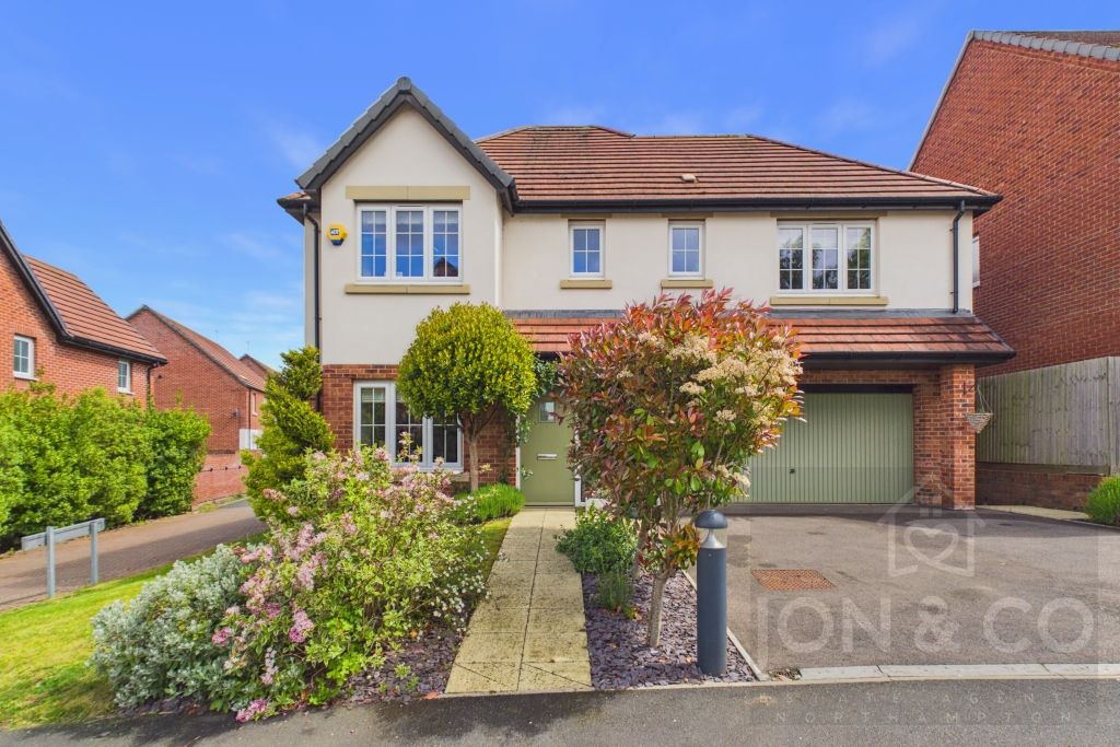 4 bed detached house for sale