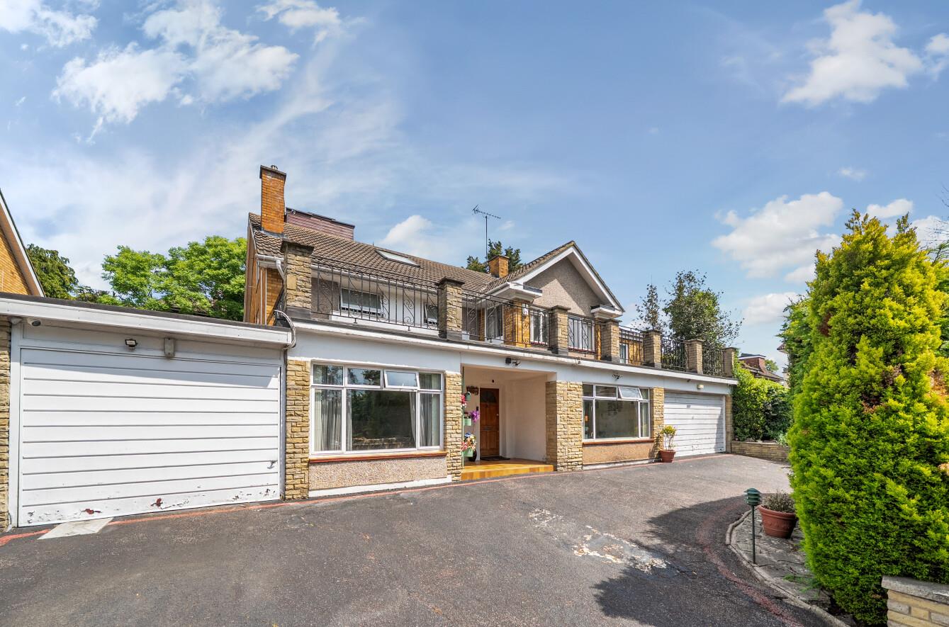 6 bedroom detached house for sale 0