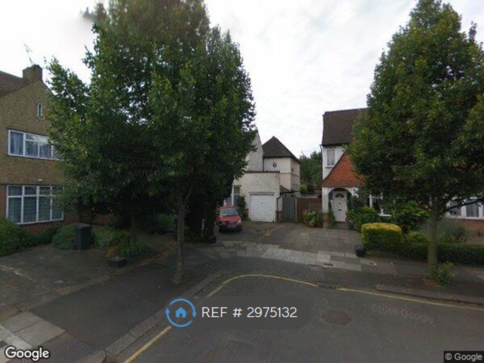 Brockenhurst Gardens, London photo 2