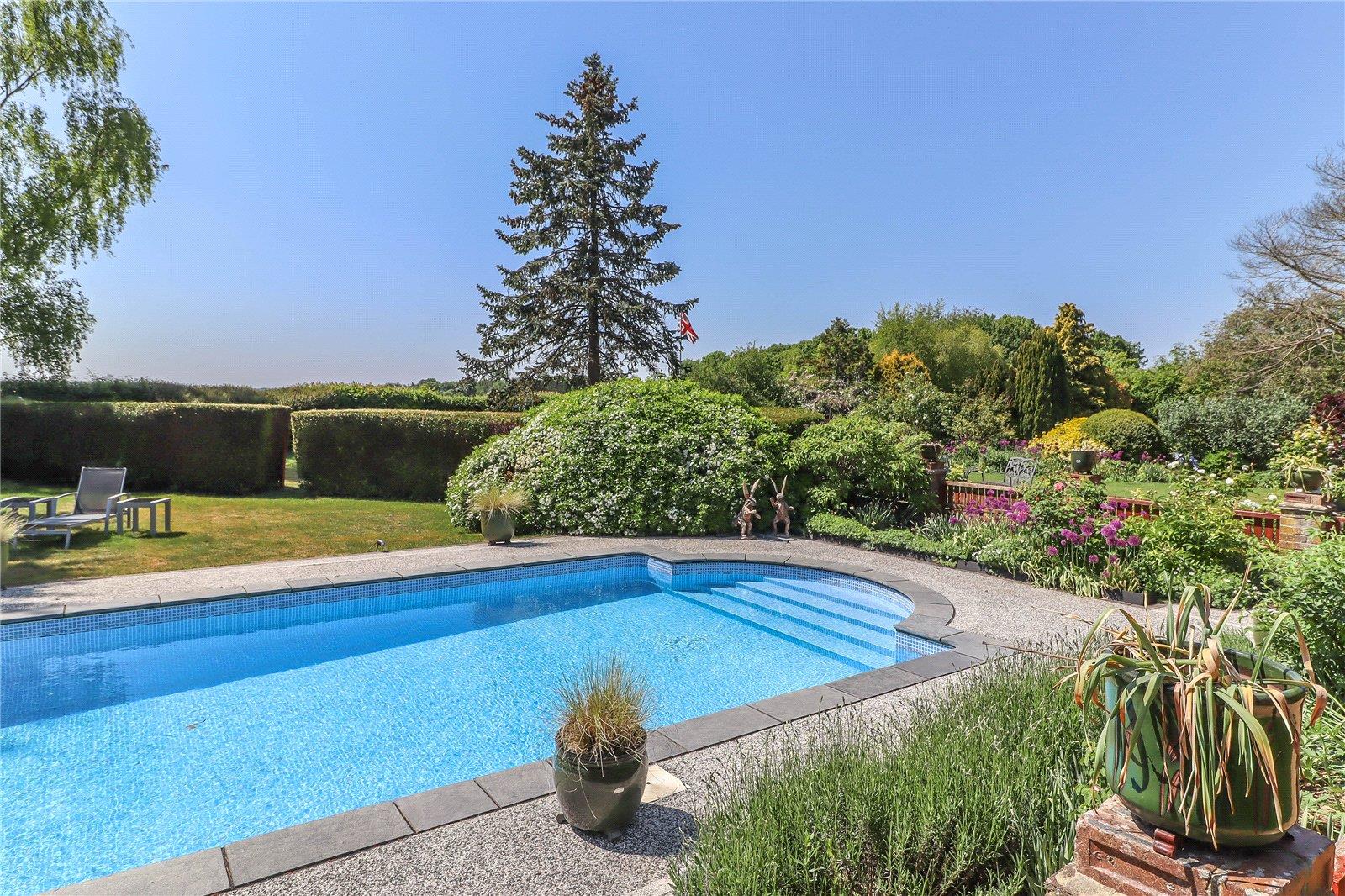 5 bedroom detached house for sale 0