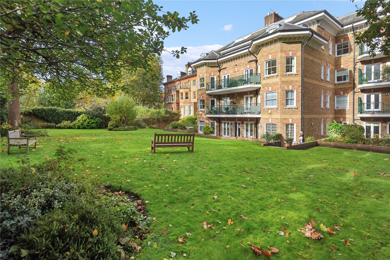 3 bedroom flat for sale 0