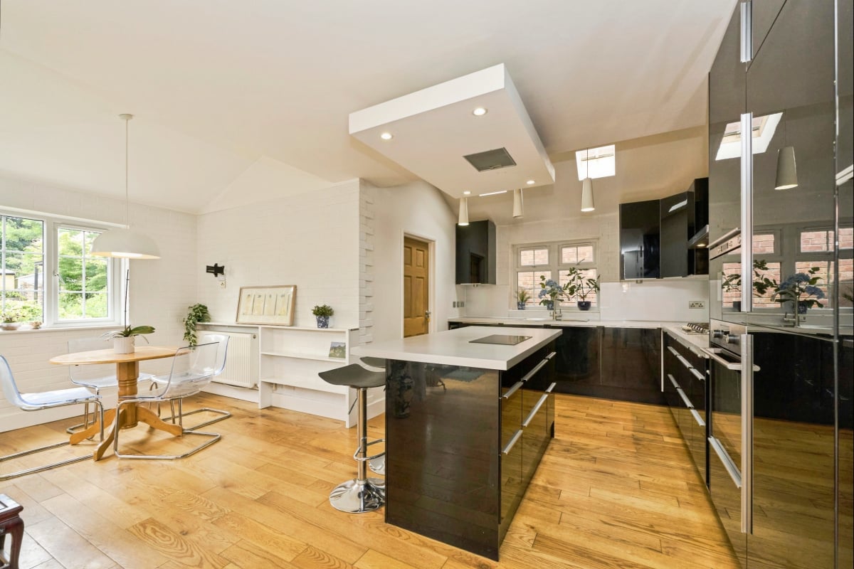5 bedroom detached house for sale 0