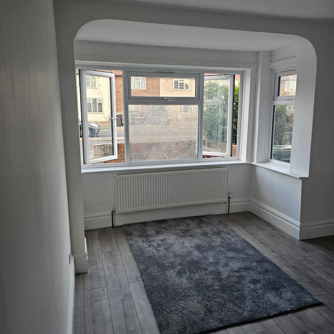 112, Porters Avenue, Dagenham photo 2