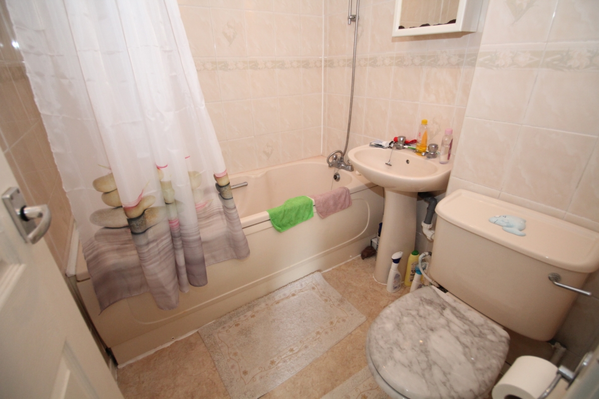 Free property report 142 Park Lea, Bradley, Huddersfield, HD2 1QR Chimnie