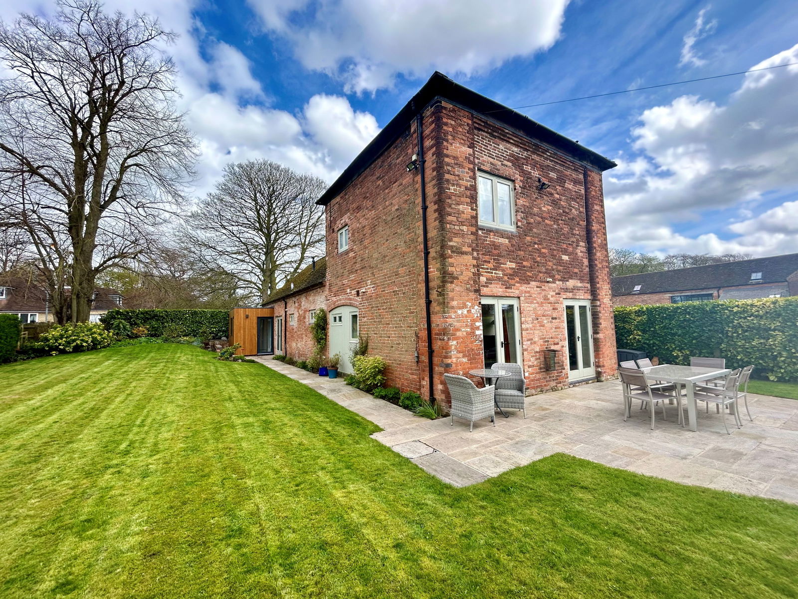 4 bedroom detached house for sale 0