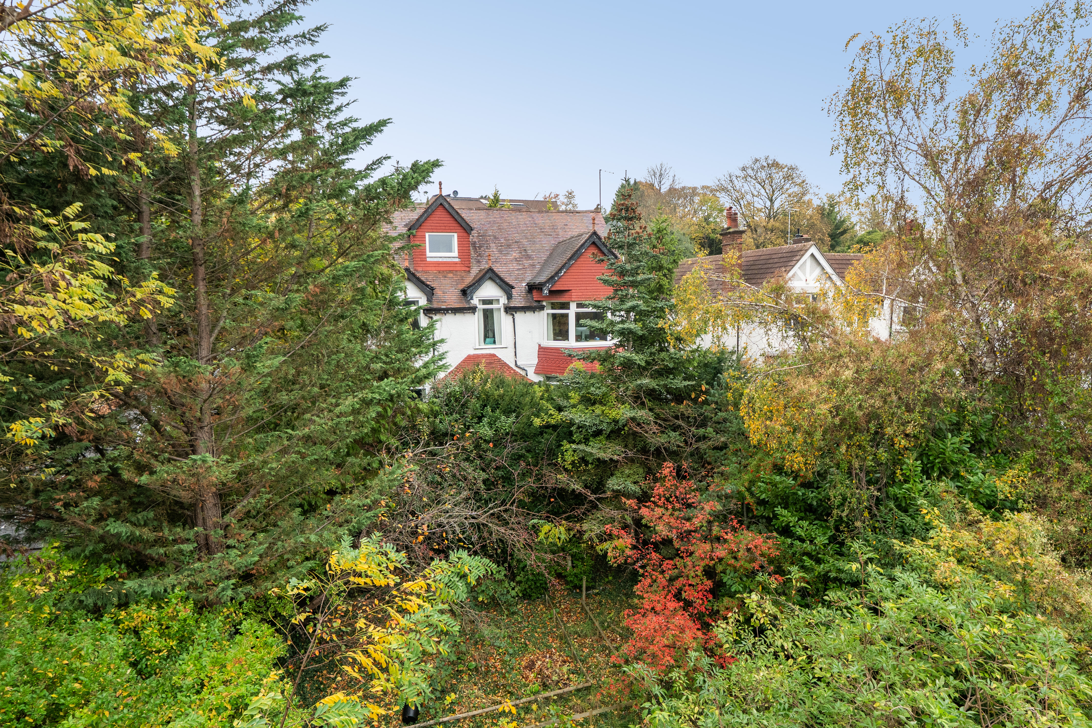 6 bedroom detached house for sale 0